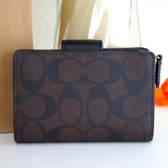 Coach Medium Corner Zip Wallet In Signature Canvas - Picture 3 of 11